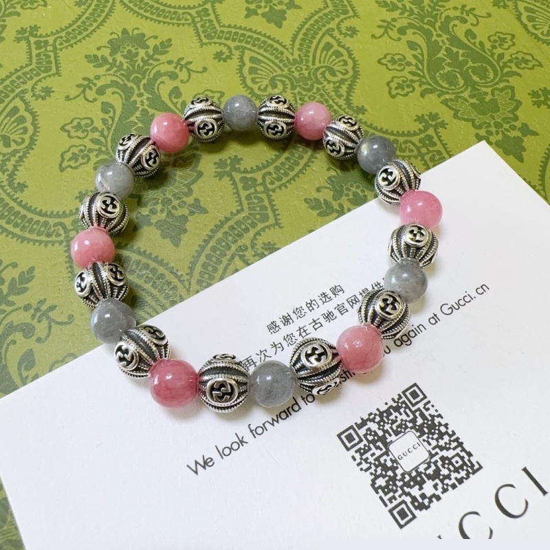 G*u*i bracelets